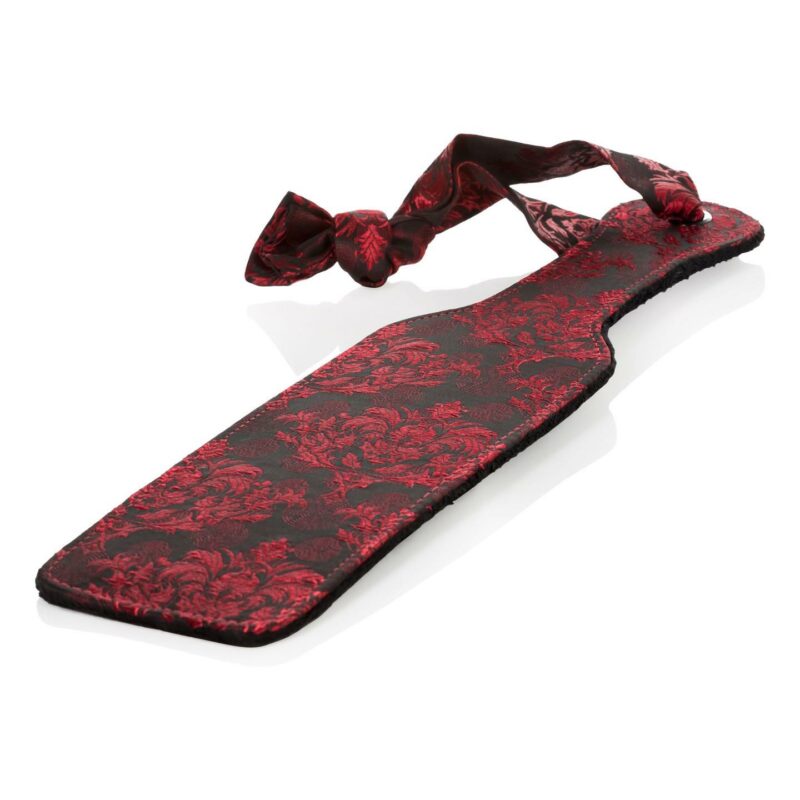 Scandal juodas pliaukštukas su etikete