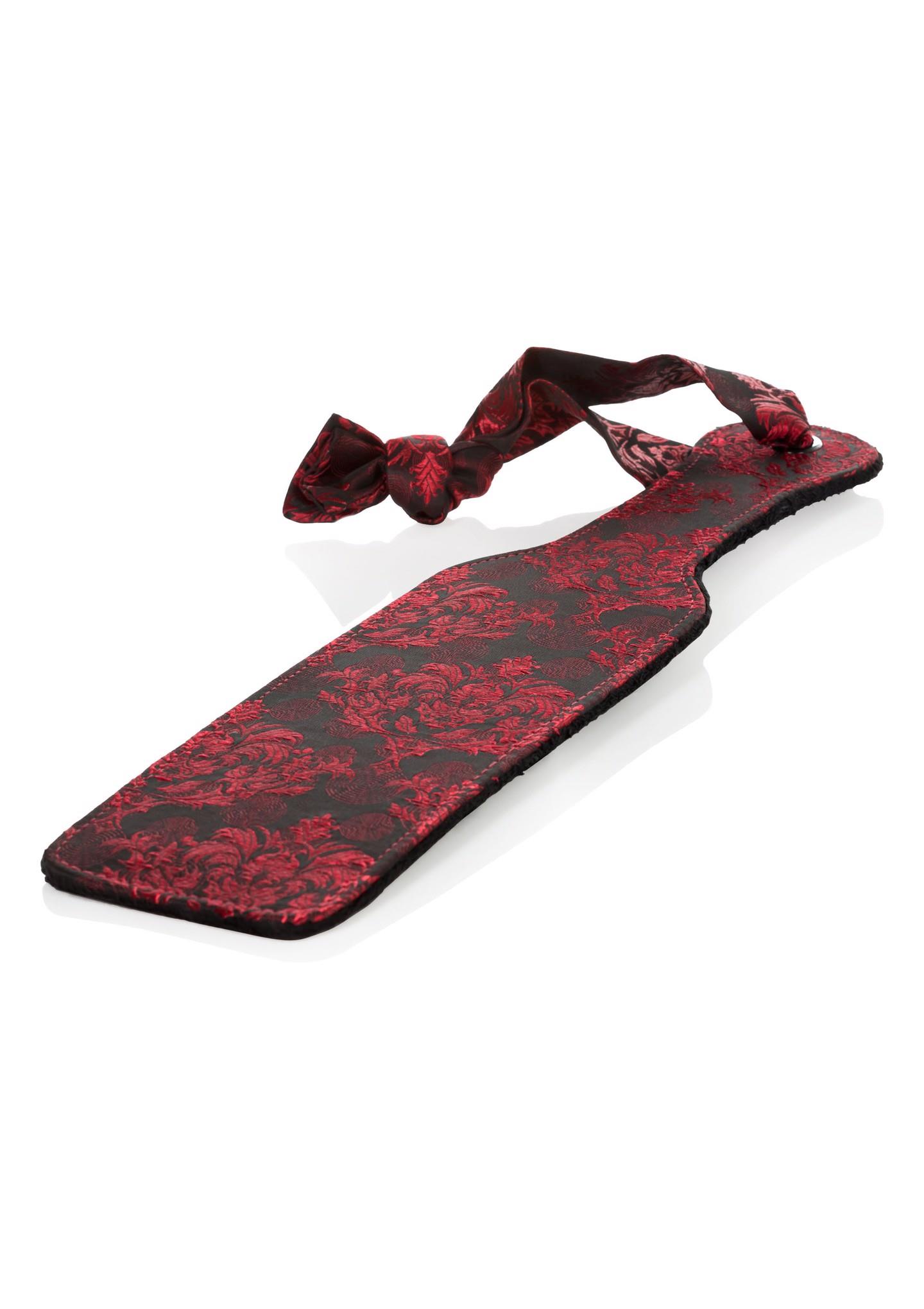 Scandal juodas pliaukštukas su etikete