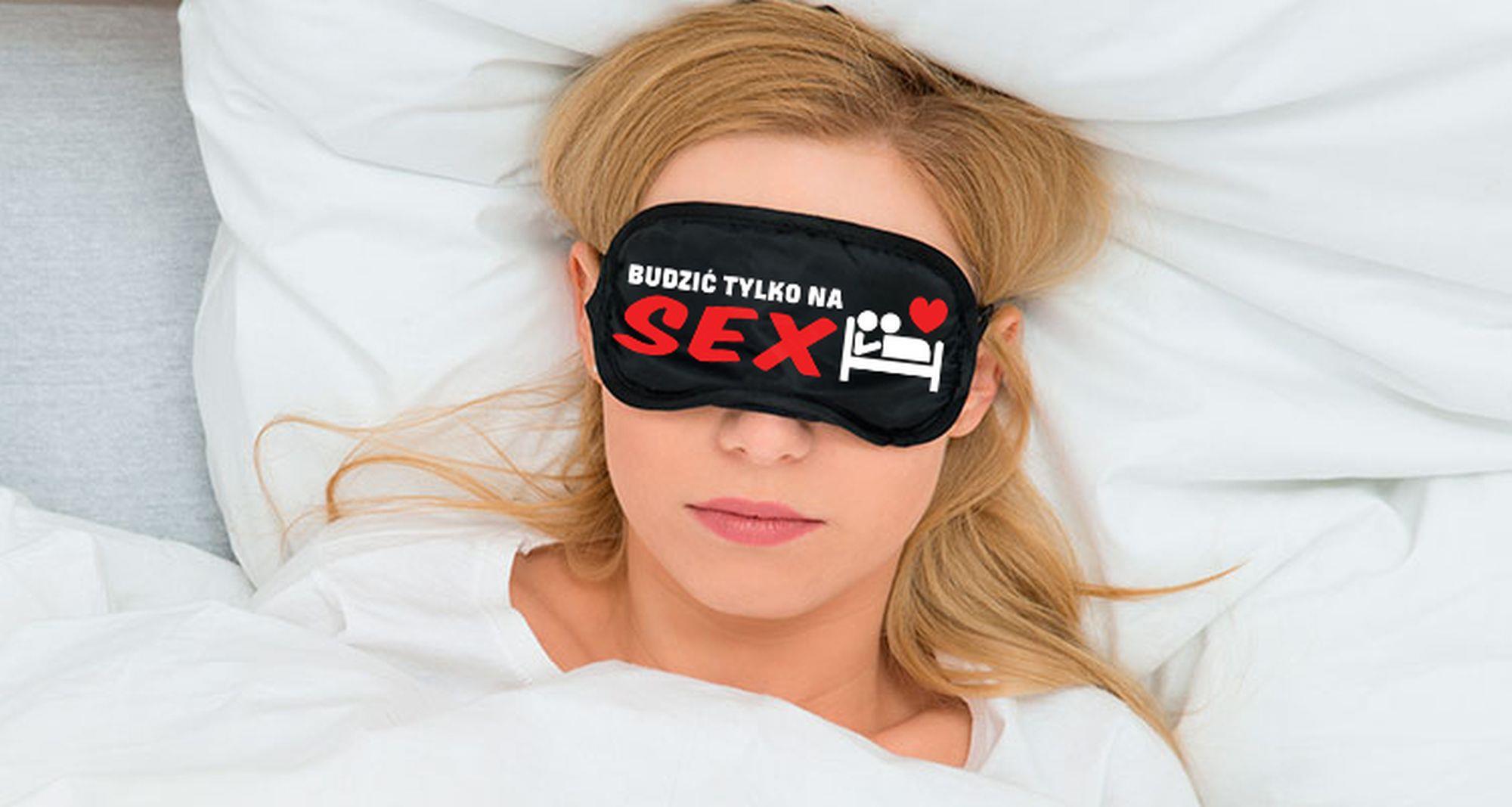 Miego kaukė akims su užrašu „ŽADINTI TIK SEKSUI“